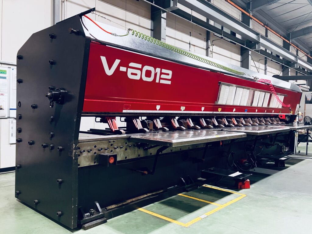 V溝加工機の画像。