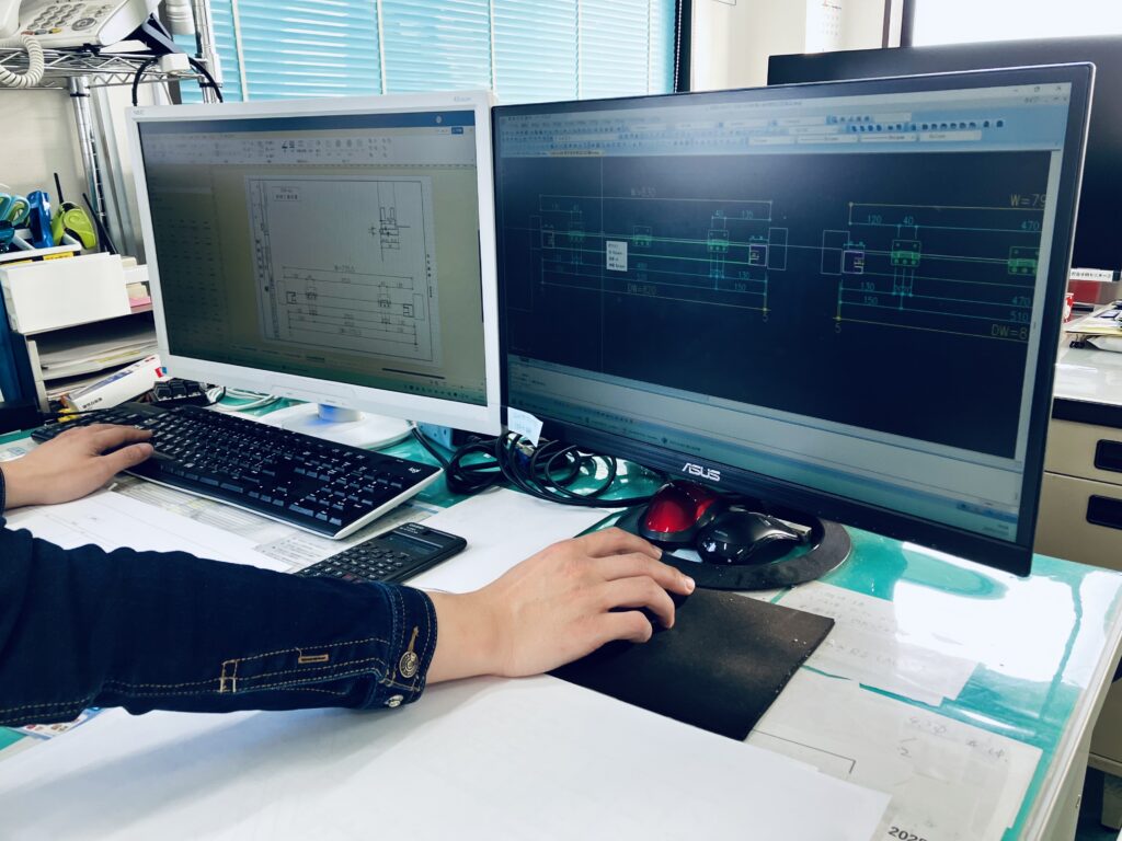 CADでバラ図を作成している画像。