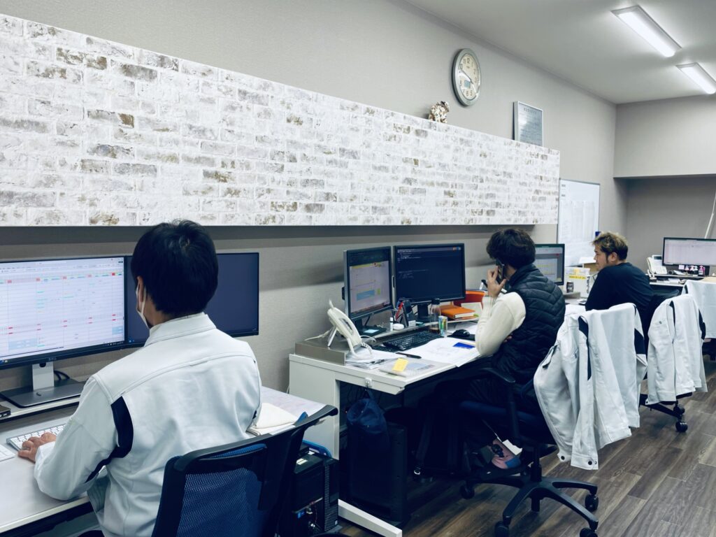 大阪工場にある、営業の部屋の画像。