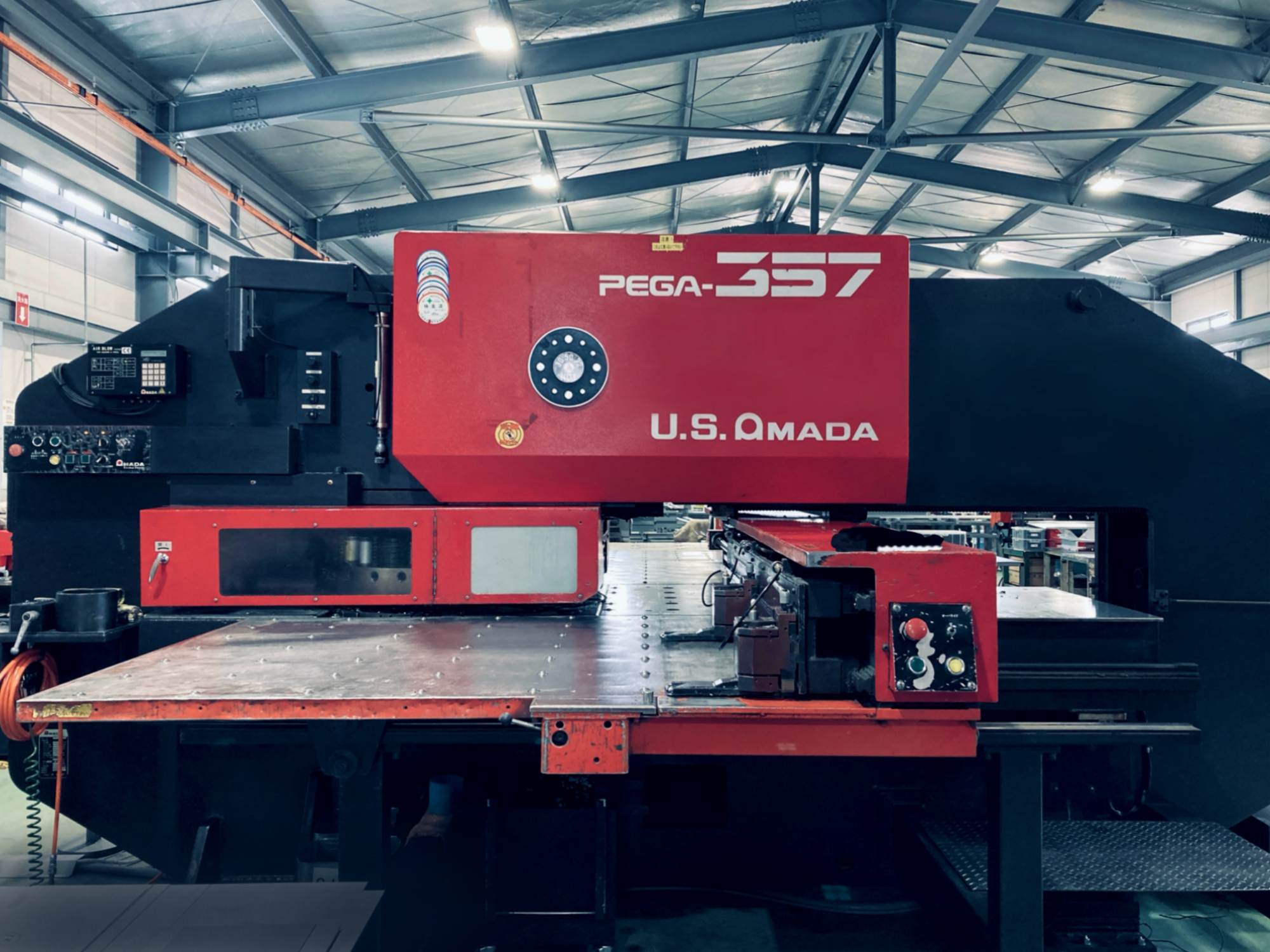 タレットパンチプレスの画像。